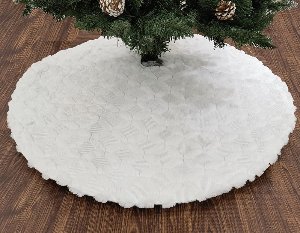 48 Inch White Faux Fur Patterned Christmas Tree Skirt