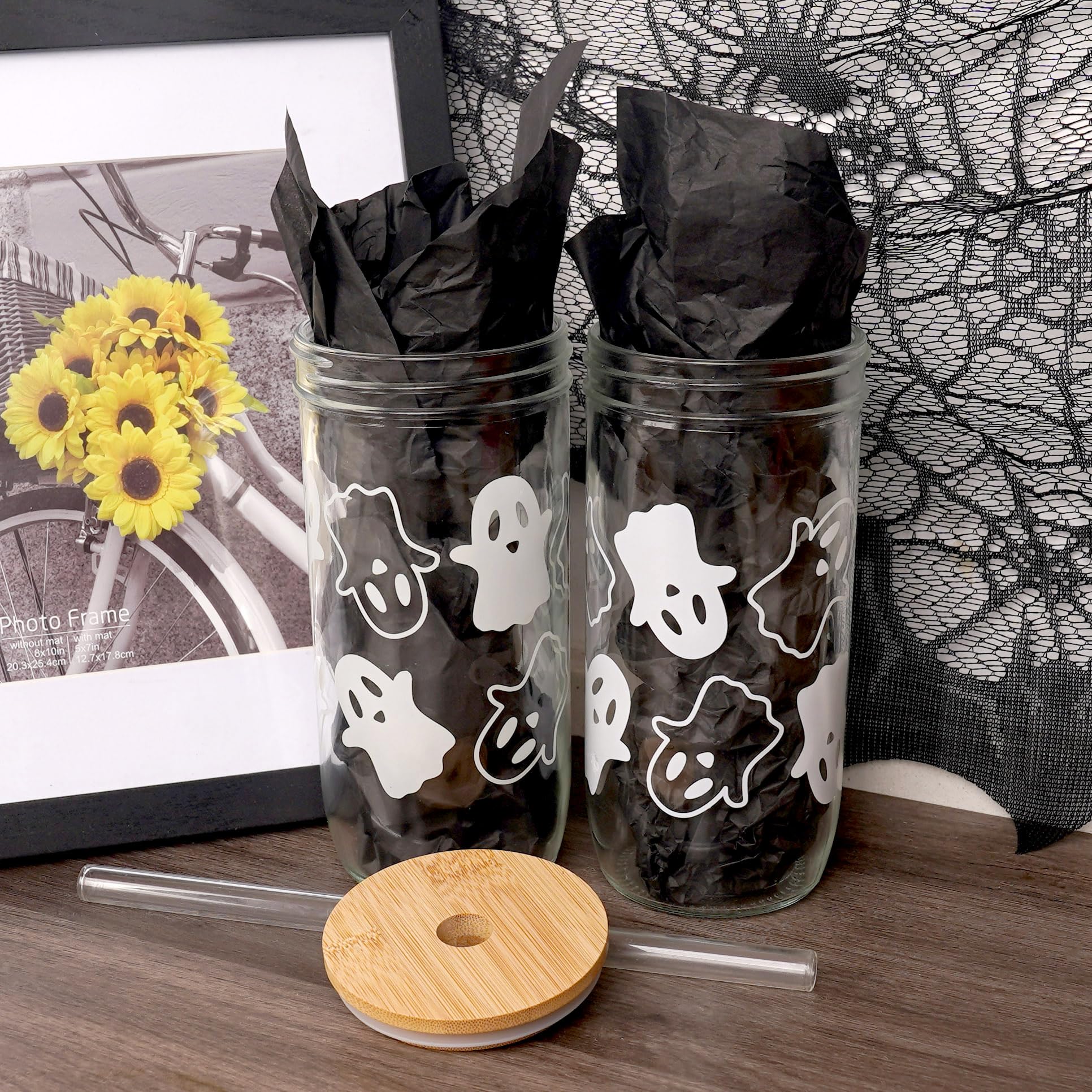 Halloween kitchen accessories - set of glass tumblers with ghost print for Halloween