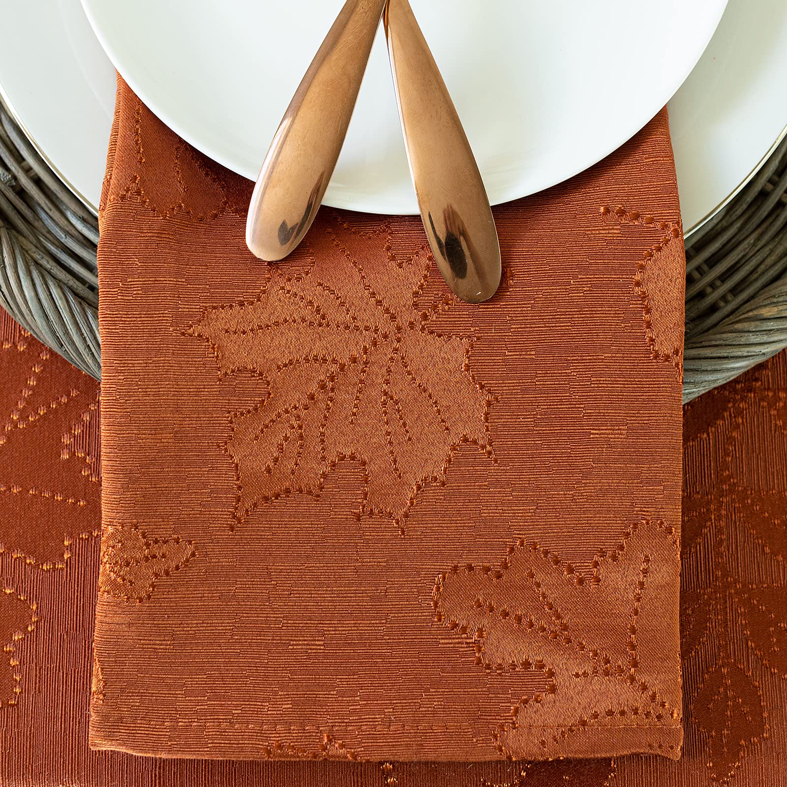 Leaf pattern fabric napkins for fall