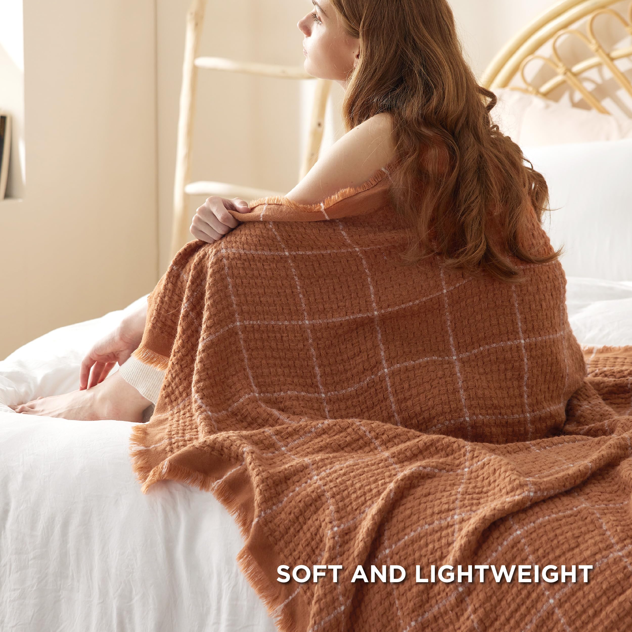 Soft and lightweight fall throw blanket