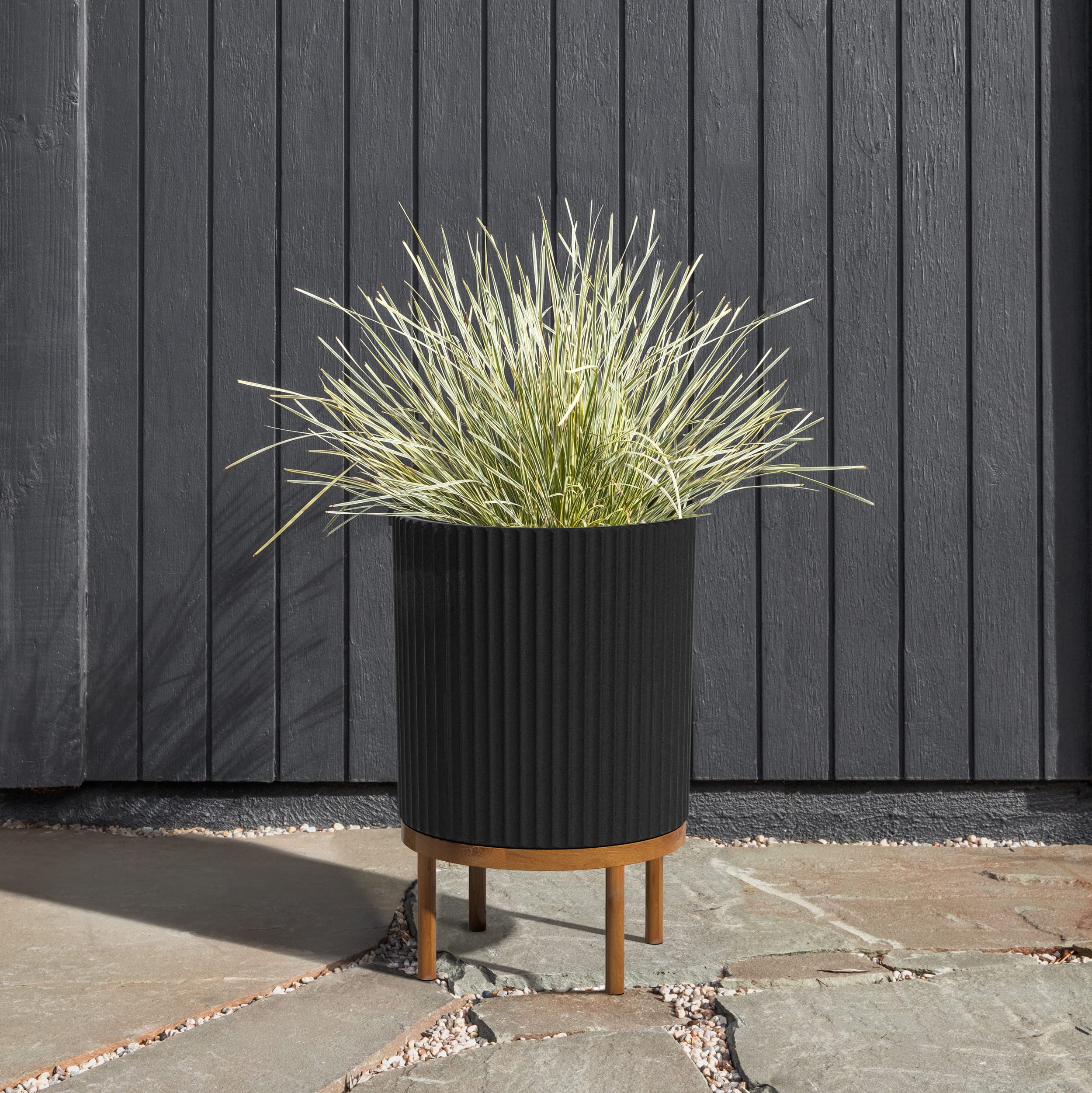 Round Planter w/Stand for Porch/Patio