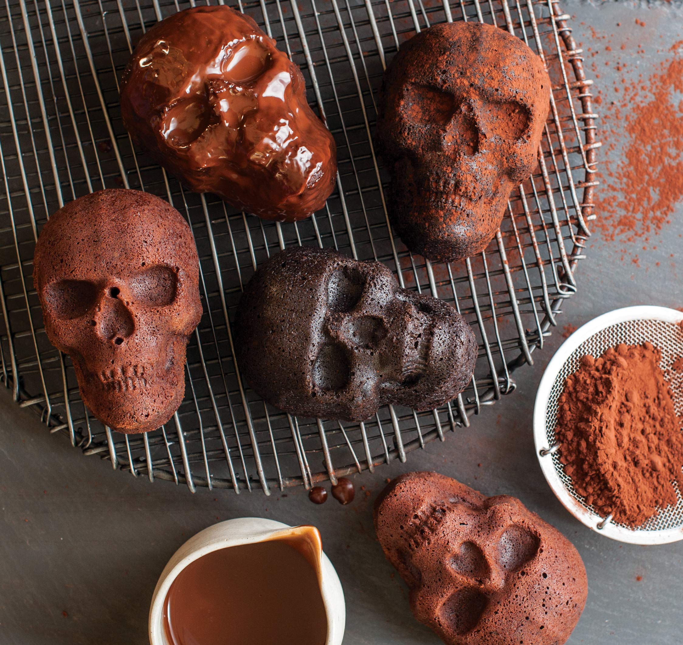 Skull Mini Cakes for Halloween